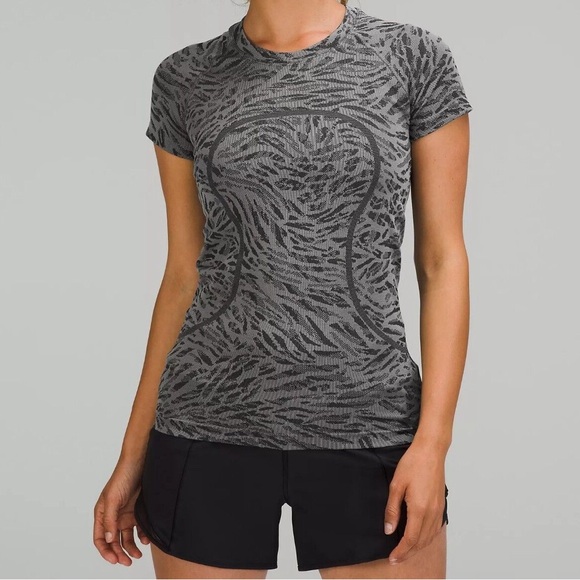 lululemon athletica Tops - Lululemon Swiftly Tech Short Sleeve 2.0, Primal Clash Black/ Gull Grey Sz 10